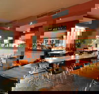 Waves Cafe Bar and Restaurant - Accommodation Main Beach