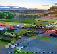 Travertine Wines - Accommodation Main Beach