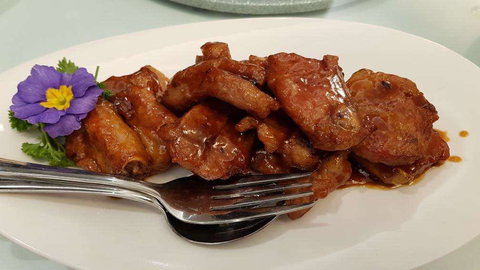 Golden Lily - Accommodation Main Beach 0