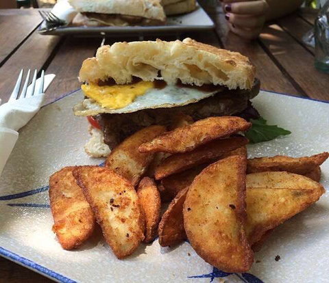 Golden Horse Chinese - Accommodation Main Beach 0