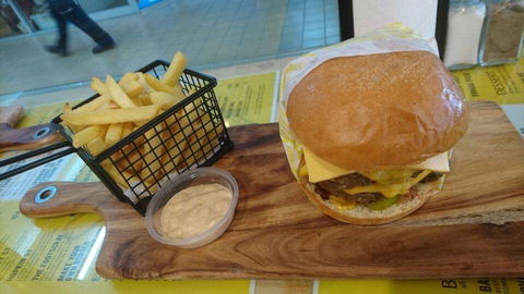 Kulan Eatery - Accommodation Main Beach 0
