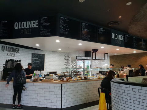 Q Lounge And Deli - Accommodation Main Beach 0