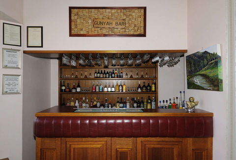 Snag & Brown - Accommodation Main Beach 0