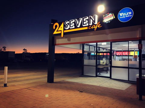 24 Seven Cafe - Accommodation Main Beach 0