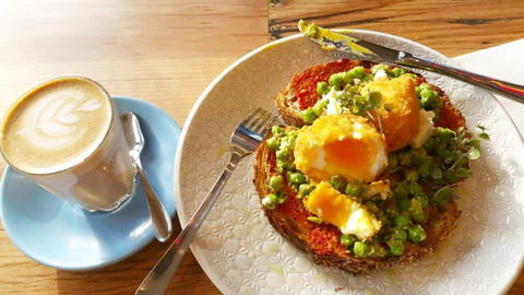 Two Birds Cafe - Accommodation Main Beach 0