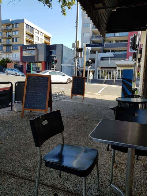 Corner Cafe 26 - Accommodation Main Beach 0