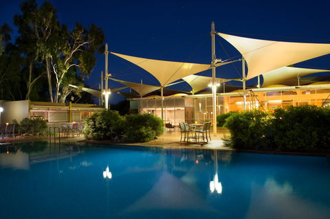 Pira Pool Bar - Accommodation Main Beach 0