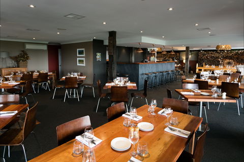 Sisters Rock Restaurant - Accommodation Main Beach 0