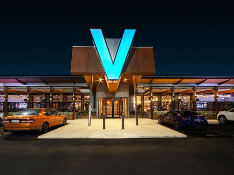 V Hotel - Accommodation Main Beach 0