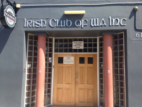 Irish Club - Accommodation Main Beach 0