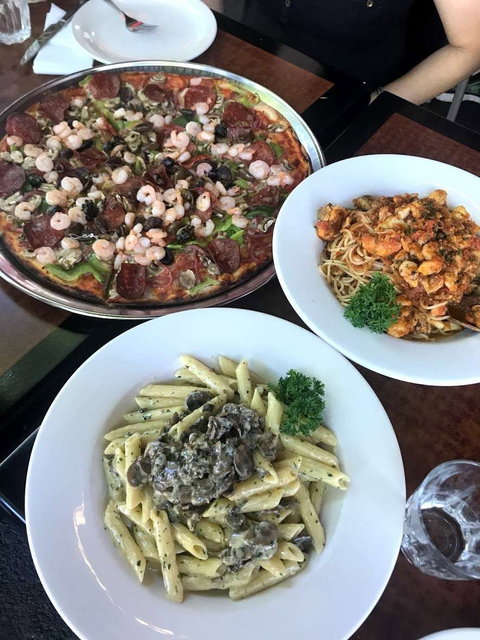 Papa Gino's - Accommodation Main Beach 0