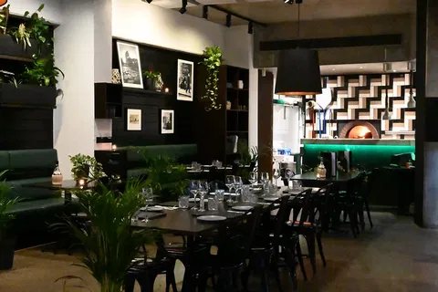Crento Italian Restaurant - Accommodation Main Beach 0