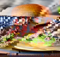 Sir William Wallace Hotel - Accommodation Main Beach