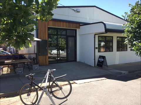 Sixpence Coffee Roasters - Accommodation Main Beach 1