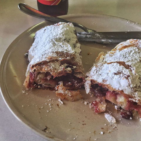 Tasic Hot Burek - Accommodation Main Beach 0