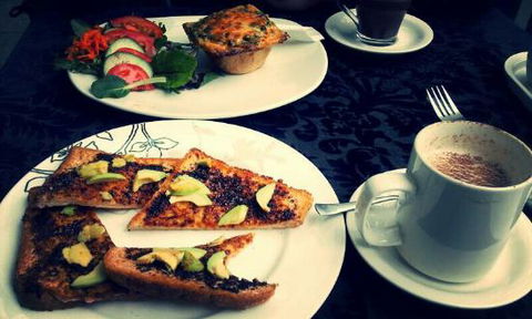 Artee Cafe - Accommodation Main Beach 0