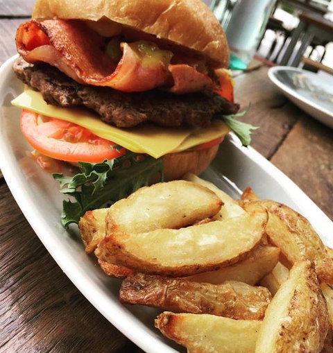 The Bean Thief - Accommodation Main Beach 6