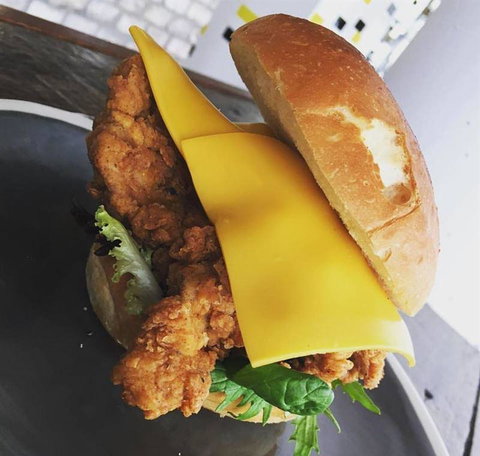 The Bean Thief - Accommodation Main Beach 7