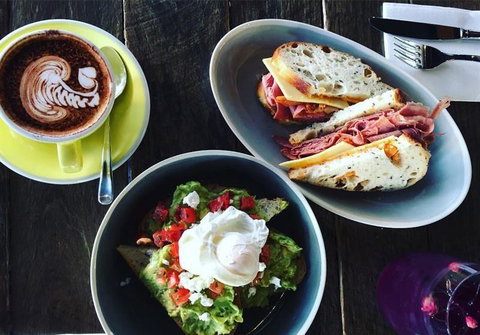 The Bean Thief - Accommodation Main Beach 8