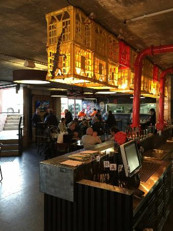 Meating Room - Accommodation Main Beach 24