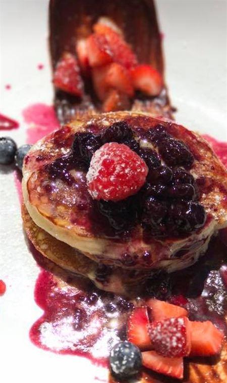 Meating Room - Accommodation Main Beach 4