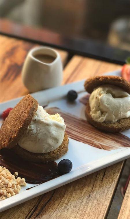 Meating Room - Accommodation Main Beach 5