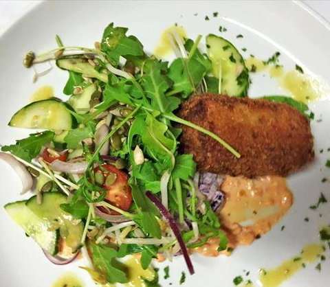 Meating Room - Accommodation Main Beach 6