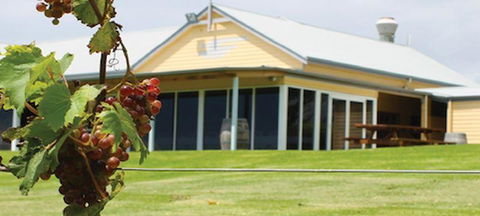 Oak Room Eleven - Accommodation Main Beach 3
