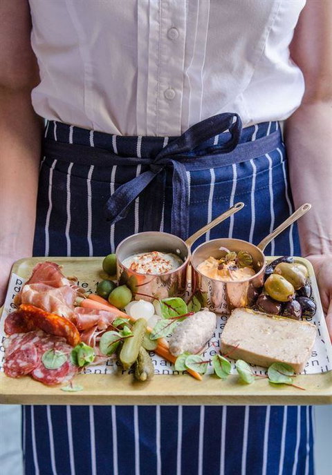 Sticky Fingers Pizzeria - Accommodation Main Beach 4