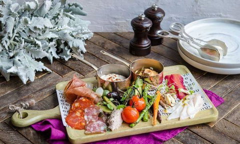 Sticky Fingers Pizzeria - Accommodation Main Beach 5