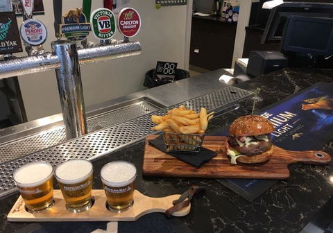 Cardinia Park Hotel - Accommodation Main Beach 2