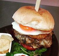 The Laughing Fox Cafe - Accommodation Main Beach