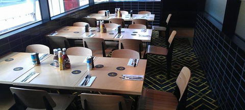 Network Public Bar & Pizzeria - Accommodation Main Beach 3