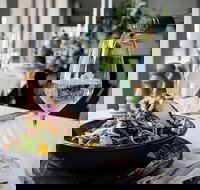 Pebbles Restaurant - Accommodation Main Beach