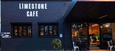 Limestone Cafe - Accommodation Main Beach 2