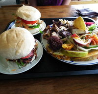 Big Barramundi BBQ Garden - Accommodation Main Beach