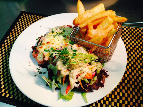 Raffles Hotel - Accommodation Main Beach 0