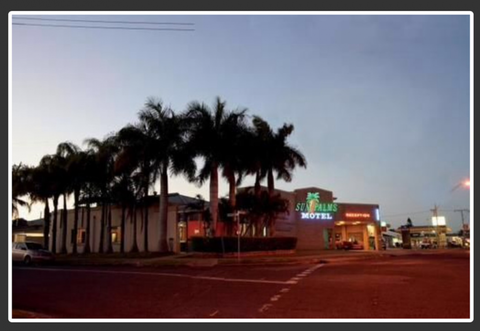 SunPalms Hotel Motel - Accommodation Main Beach 0