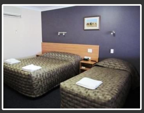 SunPalms Hotel Motel - Accommodation Main Beach 1