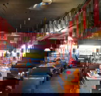 Lous Cafe Restaurant - Accommodation Main Beach