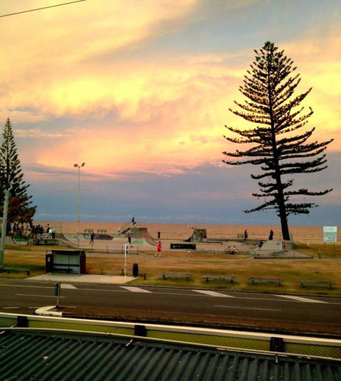 The Alex Bar & Grill - Accommodation Main Beach 3