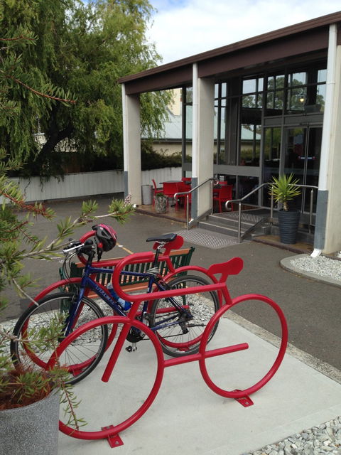 Currency Cafe - Accommodation Main Beach 2
