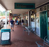 J J's Coffee Lounge - Accommodation Main Beach