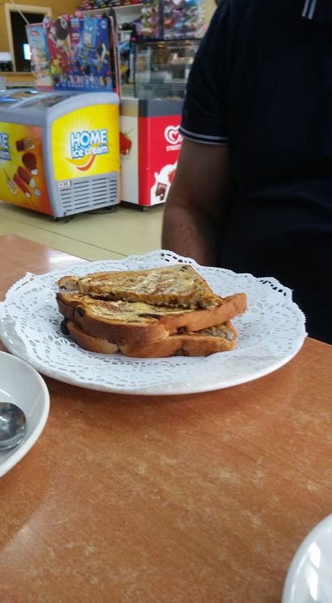 Noah's Coffee Lounge & Takeaway - Accommodation Main Beach 1