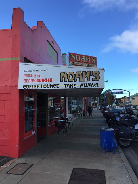 Noah's Coffee Lounge & Takeaway - Accommodation Main Beach 4
