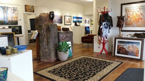 Penguin Creek Gallery Cafe - Accommodation Main Beach 0