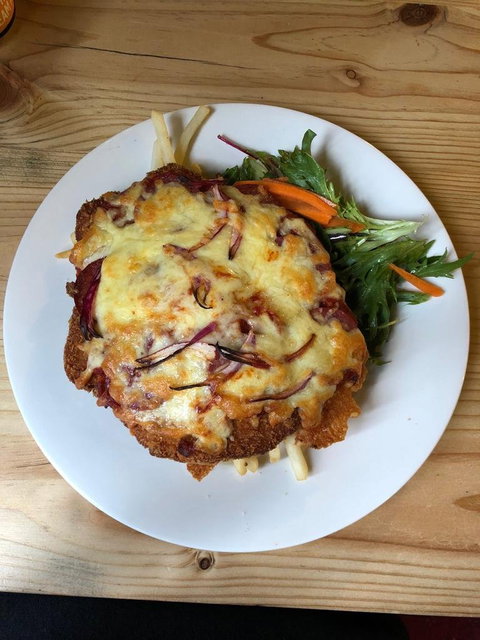 The Fox & Hounds Inn Restaurant - Accommodation Main Beach 3