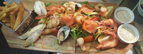 The Fox & Hounds Inn Restaurant - Accommodation Main Beach 0