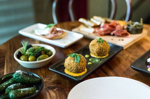 Voila Voila - Accommodation Main Beach 0