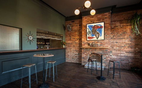 Waroona Hotel - Accommodation Main Beach 9